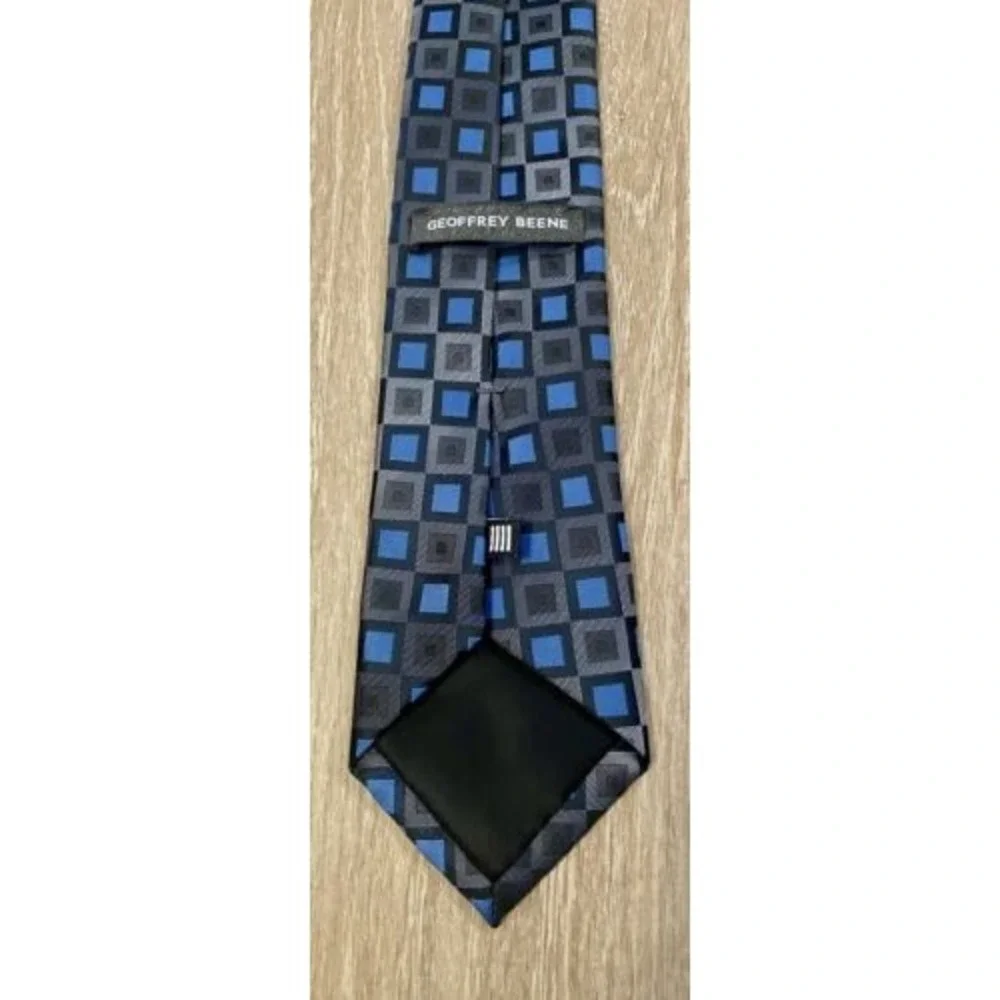 Geoffrey Beene Mens Necktie Blue Gray Square Pattern‎ Business Career